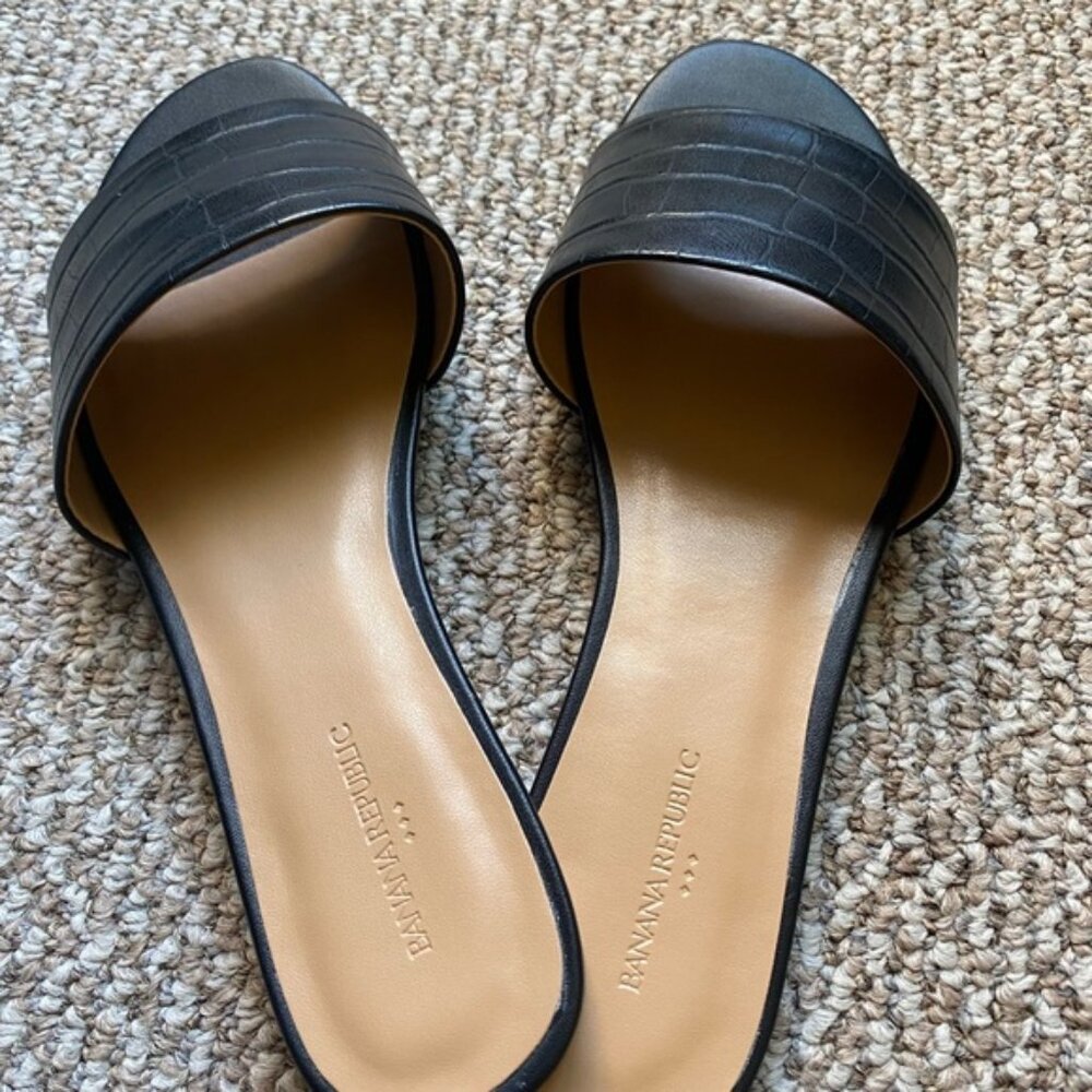 Banana Republic Croc Wide Strap Sandal size 8 NEW!